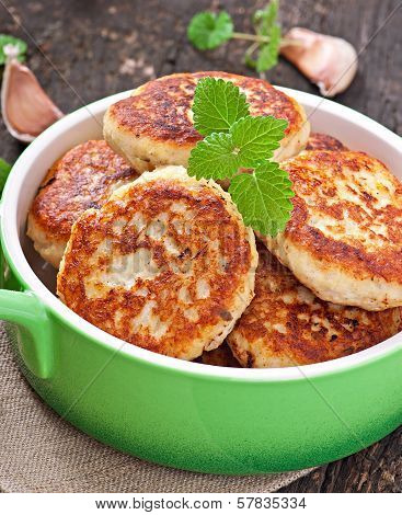 chicken cutlets with apple and mint