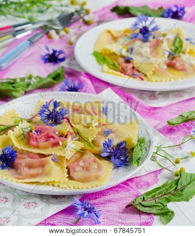 Ravioli with beets and ricotta chese