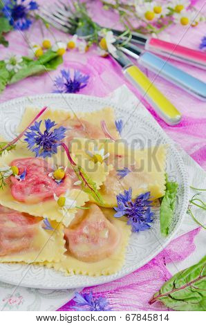 Ravioli with beets and ricotta chese