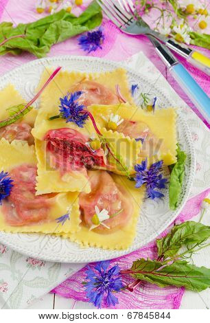 Ravioli with beets and ricotta chese