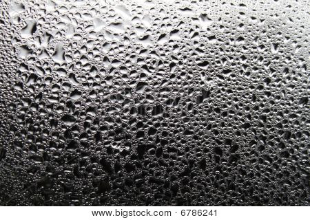 Tau Tropfen auf Fenster