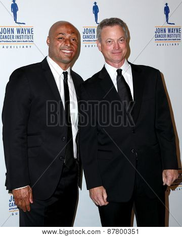 LOS ANGELES - FEB 11:  J.R. Martinez, Gary Sinise at the 30th Annual John Wayne Odyssey Ball at the Beverly Wilshire Hotel on April 11, 2015 in Beverly Hills, CA