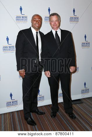 LOS ANGELES - FEB 11:  J.R. Martinez, Gary Sinise at the 30th Annual John Wayne Odyssey Ball at the Beverly Wilshire Hotel on April 11, 2015 in Beverly Hills, CA