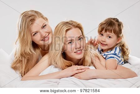 Mother her sister and son