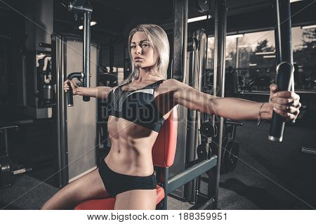 Sexy Pretty Fitness Girl Diet Training Chest Pumping Beautiful Breast.