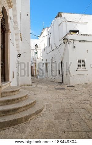 Characteristic alleyway of Cisternino. Puglia. Southern Italy.