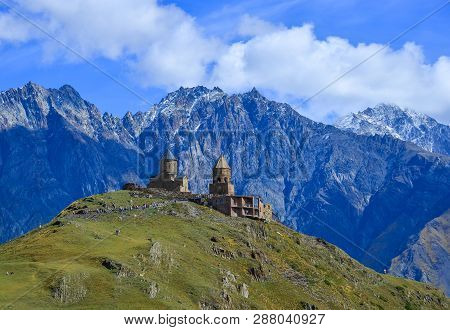 Gergeti Trinity Church (tsminda Sameba)