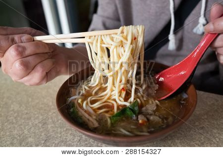 Taiwanese thickened soup noodle with lamb and squid potage