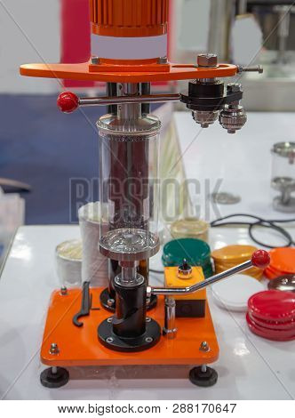 Ring Pull Can And Plastic Cap Sealing Machine