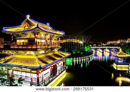Qingming Riverside In Kaifeng, Known As Shui Xi , Is Beautifully Lighted A Night. Kaifeng Was The Ca