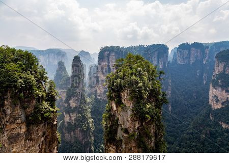 Natural Quartz Sandstone Pillar Hallelujah Mountain, 1, 080 M Is Located In The Zhangjiajie Wulingyu