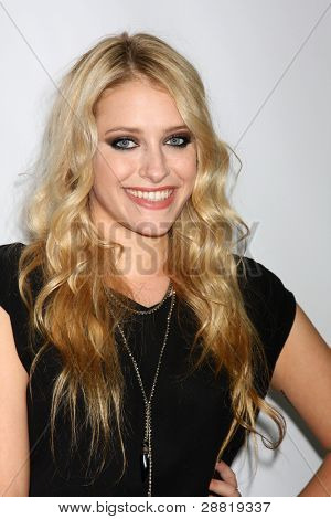 LOS ANGELES - 10 มกราคม: Carly Chaikin มาถึงที่ ABC TCA ของฤดูหนาว 2012 ที่แลงแฮมฮันติงตัน 