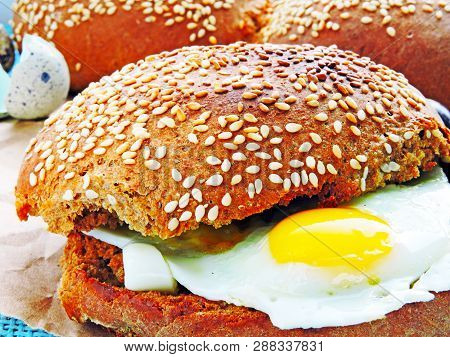 Sandwich With Quail Eggs. Hamburger With Quail Eggs. Bun With Sesame. Fresh Hot Bun With Fried Quail