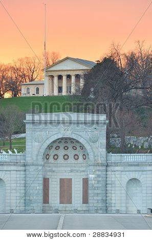Washington DC, o cemitério de Arlington e o Arlington House em sunset - Estados Unidos