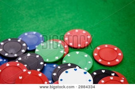 Poker Chips su sfondo verde