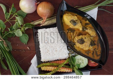 Top View Of Full Indonesian Chicken Basil, Is A Food Made From Chicken Soaked With Herb And Spices, 