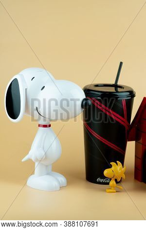 Samut Prakan, Thailand - October 4, 2020 : Set Of Popcorn Bucket And Drink Cup Of Cartoon Snoopy And