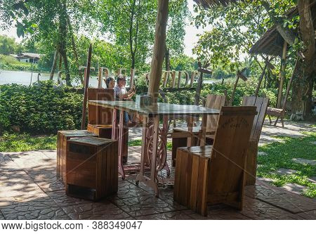 Nakornpathom / Thailand - August 12 2020: Wooden Dining Table And Chairs At Park Of Tree & Tide Cafe