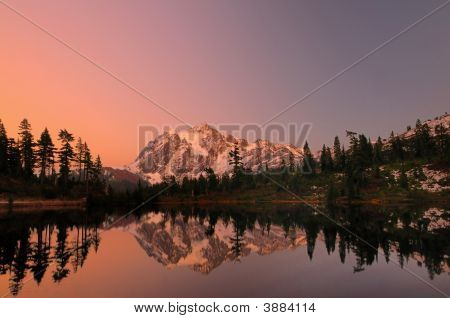 MT Shuksan s alpská záře