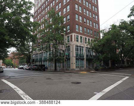 Richmond, Usa - June 7, 2019: Image Of The Grace Place Apartments Located At The Intersection Of E G
