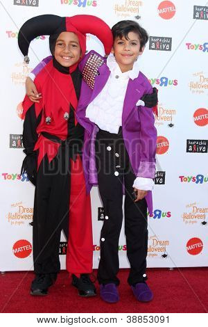 LOS ANGELES - OCT-27: Tyree Brown, kommt Xolo Mariduena bei 