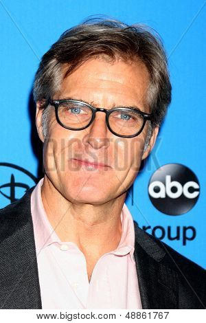 LOS ANGELES - 4 aug: Henry Czerny มาที่พรรค ABC ฤดูร้อน 2013 TCA เบเวอร์ลีย์ฮิลตันโฮจิมินห์