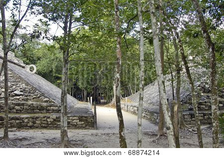 A road from the main Ziggurat