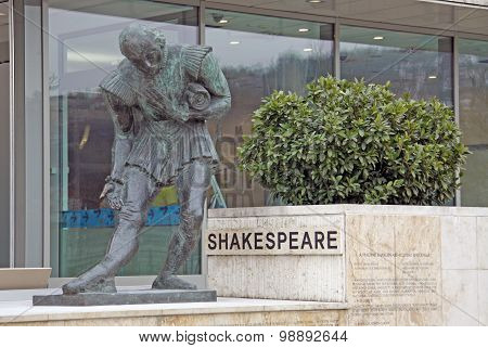 Shakespeare Monument Near Budapest Marriott Hotel