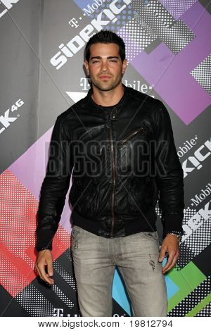 LOS ANGELES - APR 20: Jesse Metcalfe při spuštění z The nový T-Mobile Sidekick 4G na staré