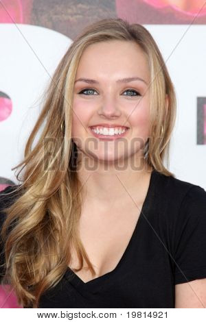 LOS ANGELES - APR 27: Mia Frampton przybywających na premierze 