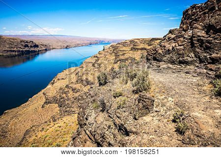 Wanapum Lake Colombia River Wild Horses Monument And Canyons