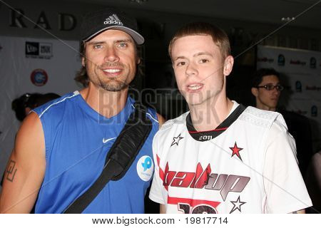 .LOS ANGELES - 1. maj: Joshua Morrow, Grayson Boucher ankommer den 1 årlige bolden op Celebrity S
