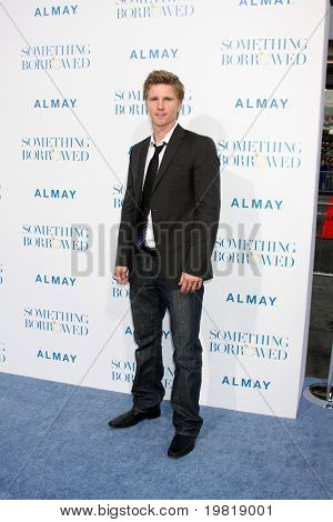 LOS ANGELES - 3 de mayo: Thad Luckinbill que llegan en el estreno mundial de 
