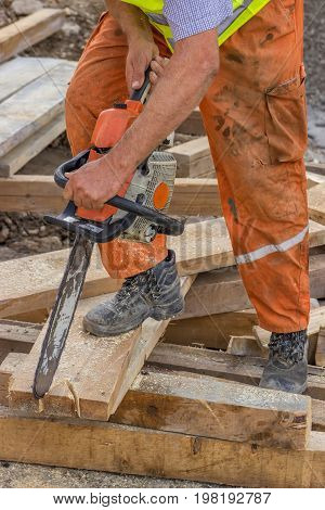 Bulder Worrkers Cutting Wooden Board 3