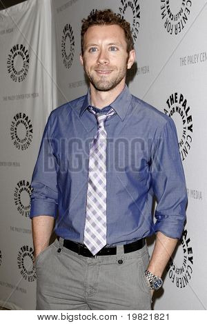 ลอสแองเจลิส - 9 พฤษภาคม: T.J. Thyne มาถึงที่อันเย็นกับ 