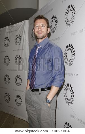 ลอสแองเจลิส - 9 พฤษภาคม: T.J. Thyne มาถึงที่อันเย็นกับ 
