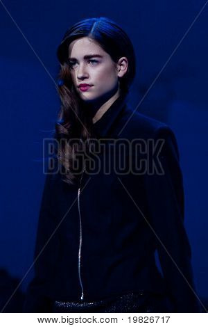 NEW YORK - 12. februar: En model gåture landingsbane for Christian Siriano samlinger under Merced