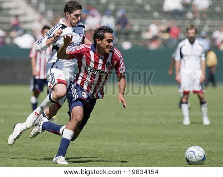 CARSON, CA. - SEPTEMBER 13: Jay högar (L) och Jesus Padilla (R) i aktion på Chivas USA vs ny 