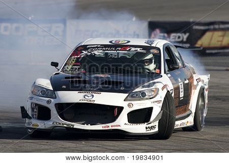 アーウィンデール、CA。 - 10 月 16 日: カイル ・ モーハン トヨタ スピードウェイ フォーミュラド リフト中に 7 ラウンドで競う