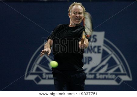 Los Angeles, ca. 24 Juli: Andre Agassi (im Bild) und John Mcenroe spielen Sie eine Nächstenliebe-Übereinstimmung in der Fa