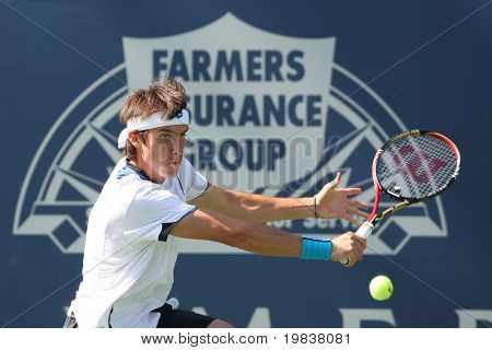 LOS ANGELES, CA. - 27 กรกฎาคม: Leonardo Mayer ของอาร์เจนตินา (ภาพ) และ [สุขา] James Blake ของเล่นในสหรัฐอเมริกา 