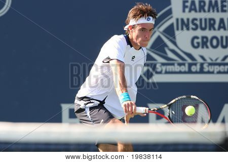 LOS ANGELES, CA. - 27 กรกฎาคม: Leonardo Mayer ของอาร์เจนตินา (ภาพ) และ [สุขา] James Blake ของเล่นในสหรัฐอเมริกา 