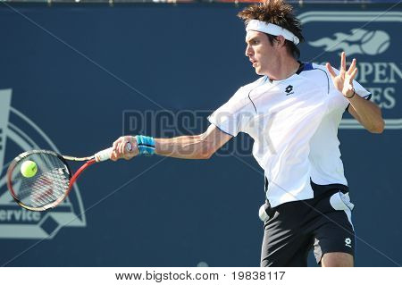LOS ANGELES, CA. - 27 กรกฎาคม: Leonardo Mayer ของอาร์เจนตินา (ภาพ) และ [สุขา] James Blake ของเล่นในสหรัฐอเมริกา 