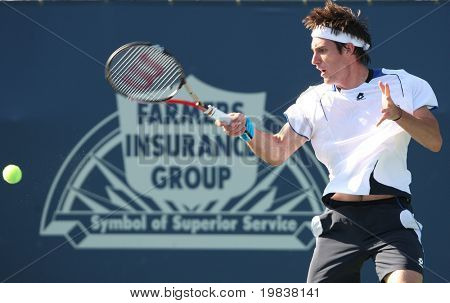 LOS ANGELES, CA. - 27 กรกฎาคม: Leonardo Mayer ของอาร์เจนตินา (ภาพ) และ [สุขา] James Blake ของเล่นในสหรัฐอเมริกา 