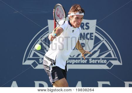 LOS ANGELES, CA. - 27 กรกฎาคม: Leonardo Mayer ของอาร์เจนตินา (ภาพ) และ [สุขา] James Blake ของเล่นในสหรัฐอเมริกา 