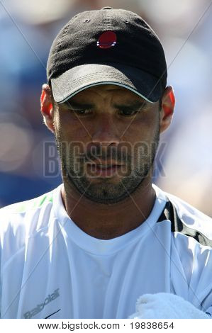 LOS ANGELES, CA. - 29. Juli: Alejandro Falla von Columibia (im Bild) und Erenests Gulbis über Lettland pl
