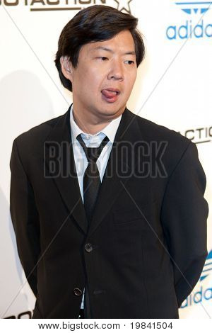ロサンゼルス、CA。 - 2 月 19 日: 俳優ケン ・ チョン NBA オールスター週末 VIP パーティ共催 b に到着します。