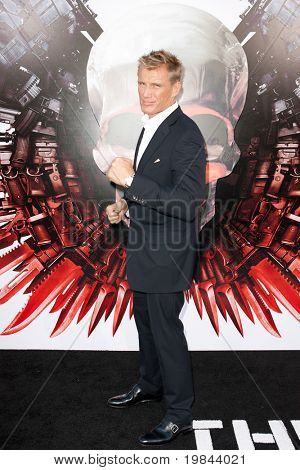 HOLLYWOOD, CA. - AUG 3: Dolph Lundgren ankommer til The Expendables Los Angeles premiere på Graumans 