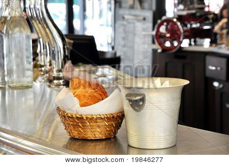 Morgenmad på en parisisk bistro