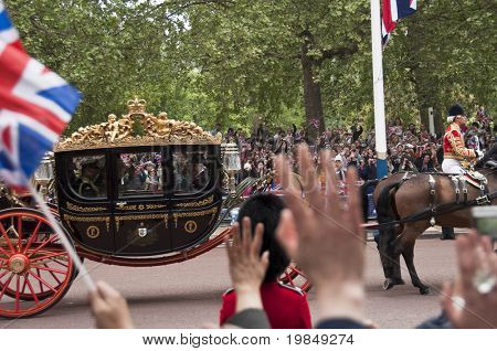 LONDON, İngiltere - 29 Nisan: bir koç Prens William ve Kate Middleton düğün, 29 Nisan 2011 Londo